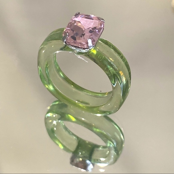 Green Acrylic Pink Rose Cubic Zirconia Statement Ring Size 7 - Picture 2 of 2